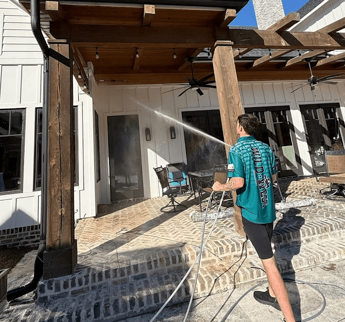 House Washing work in Alvin, Texas